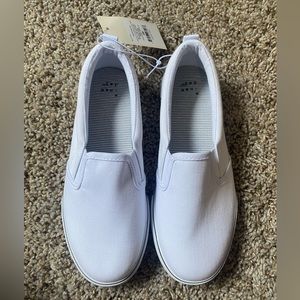Women’s Millie Canvas Sneakers, size 6W